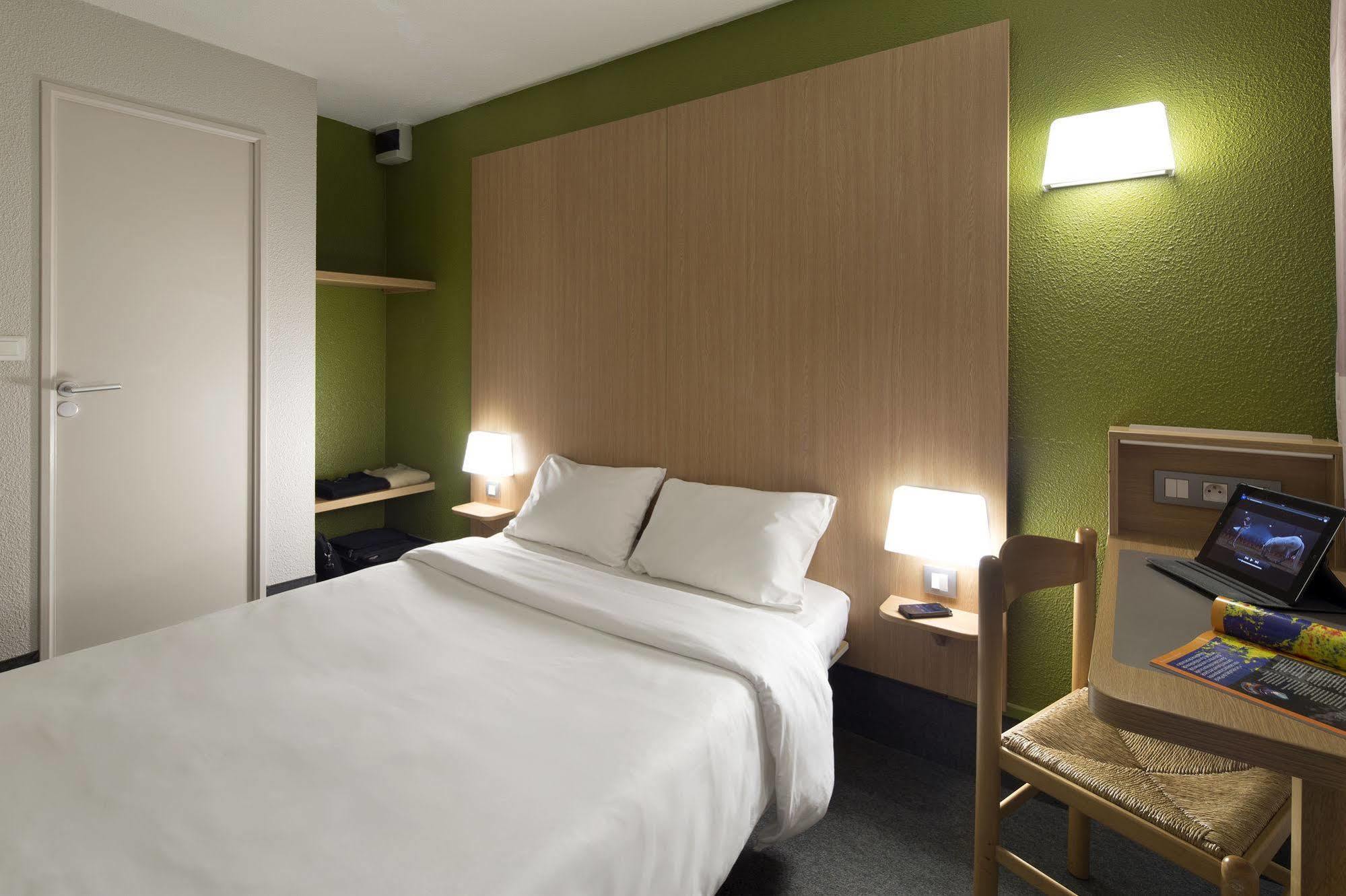 B&B Hotel Laval Change Exteriör bild