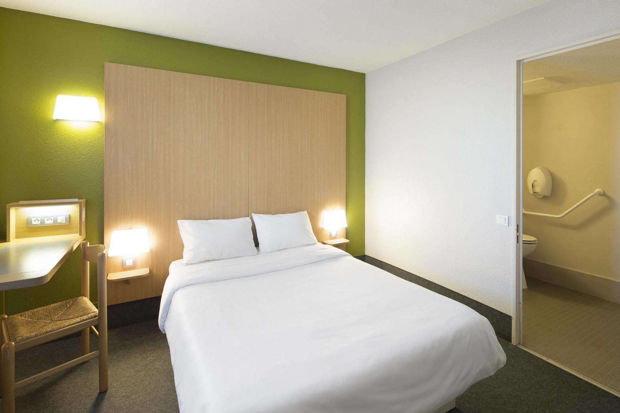 B&B Hotel Laval Change Exteriör bild